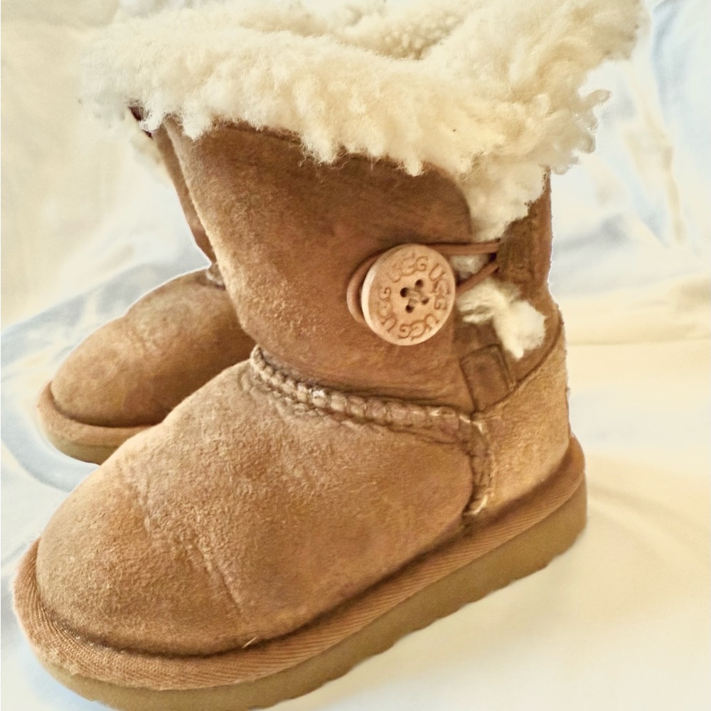 UGG Toddler Bailey Button Boots Size 7